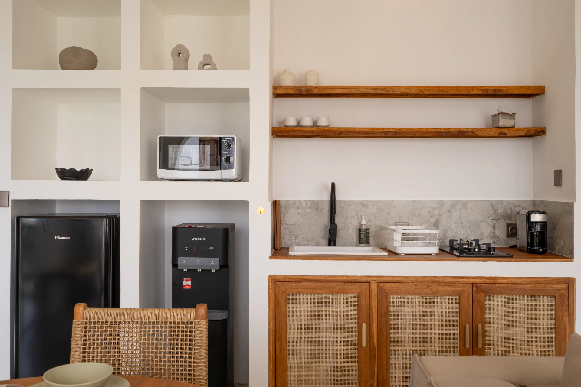 Modern 1BR Townhouse w/ Rooftop & Rice Field Views — image 2