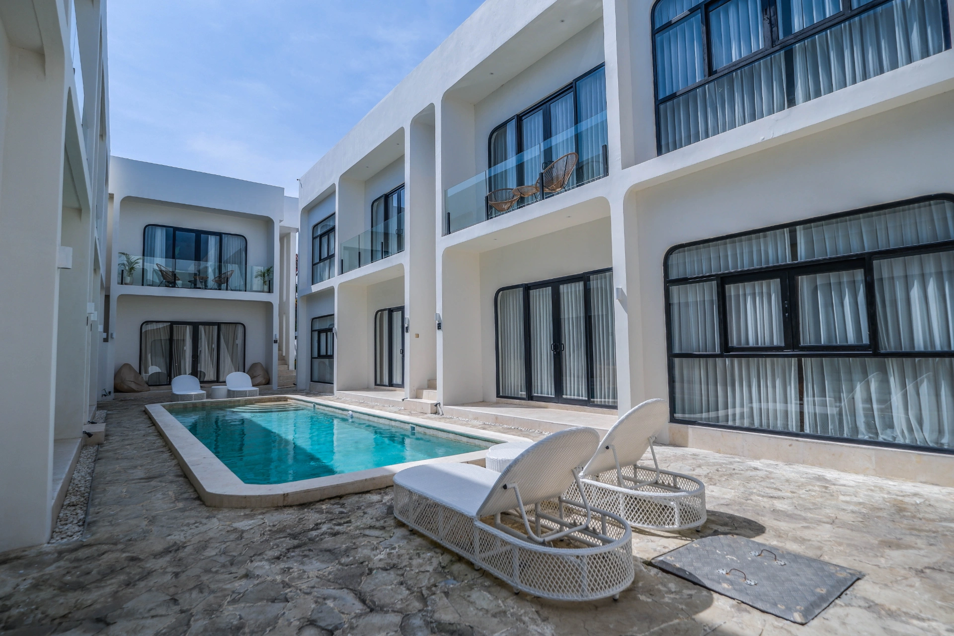 Modern 1BR Apartment w/ Pool & Sunset Views — image 4