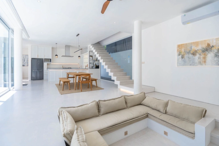 Elegant 4BR Ocean-View Villa w/ Rooftop — image 1