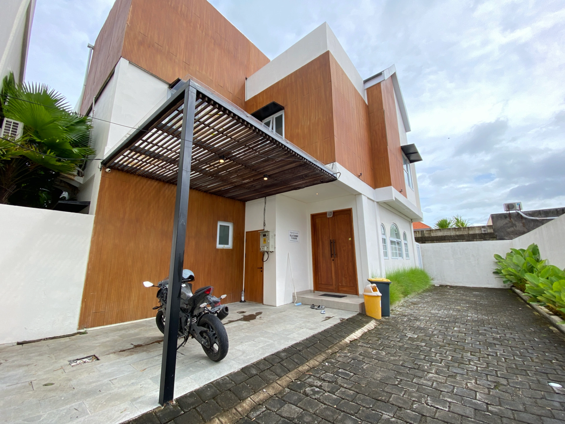 NEW 3BR Villa in Cemagi — image 3
