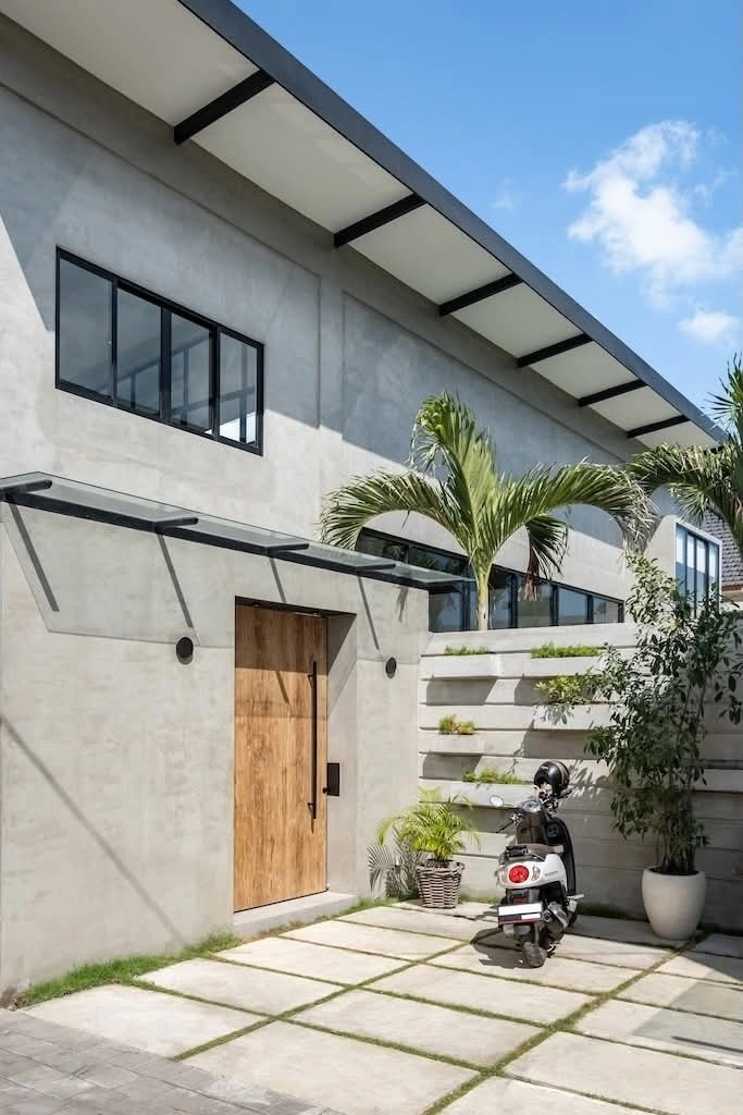 Villa For Rent 3 Bed In Berawa Tibubeneng Bali — image 1