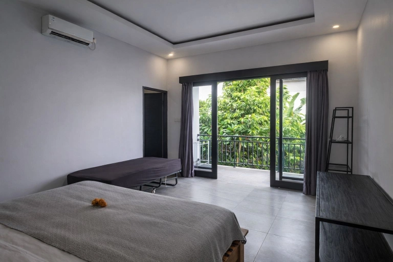 Villa For Rent 3 Bed In BerawaTibubeneng Bali — image 4