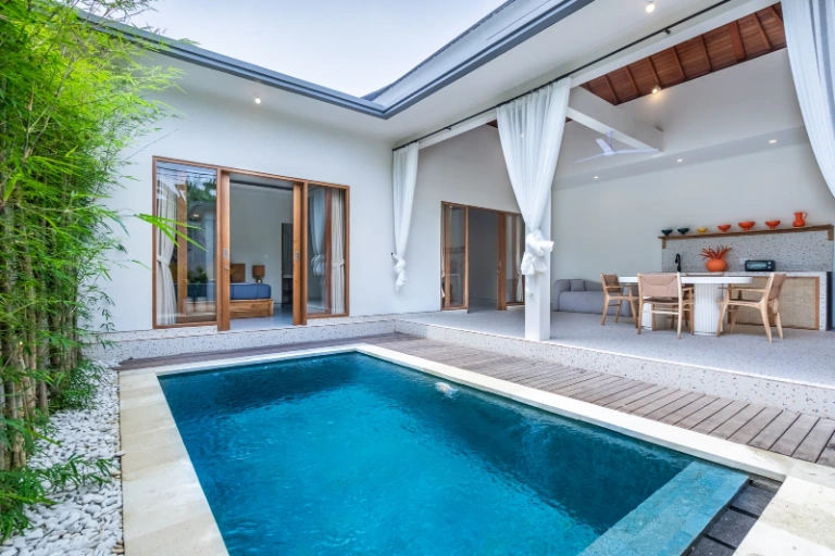 2 BEDROOM VILLA FOR MONTHLY & YEARLY RENT IN HEART CANGGU IB92