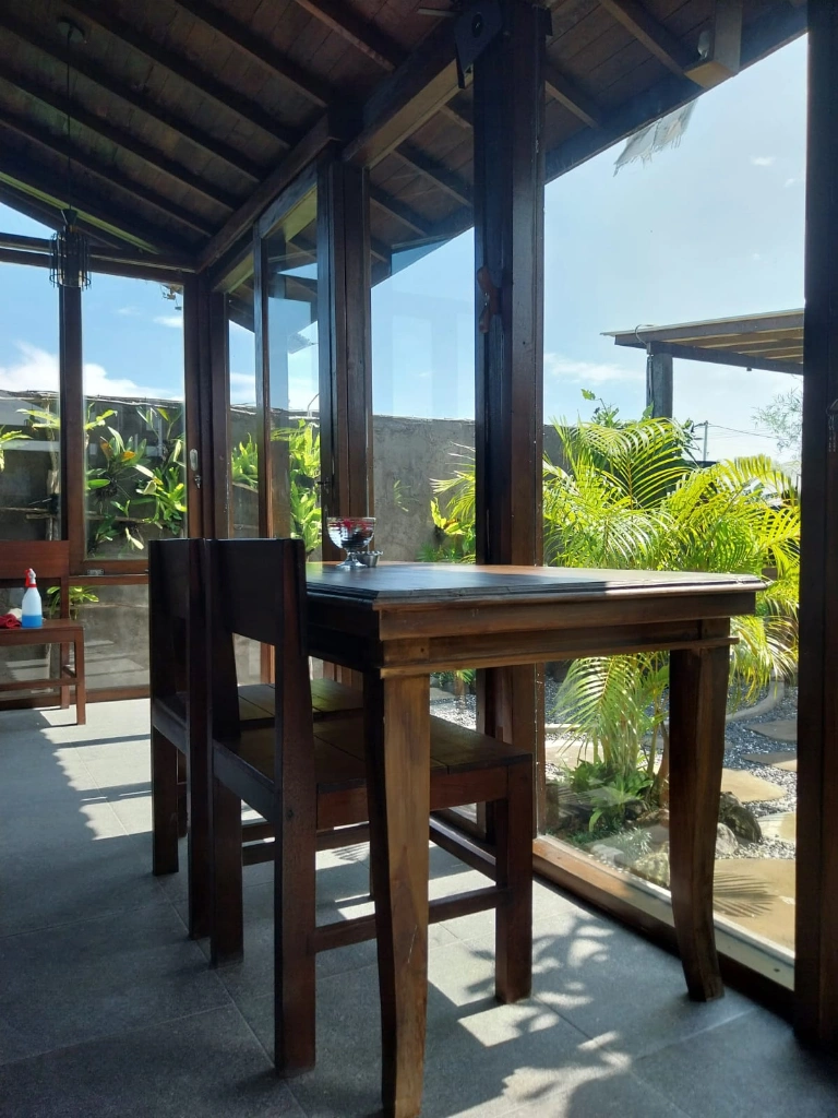 Charming Wooden Home Just 3 Minutes from Cemagi Beach — image 3
