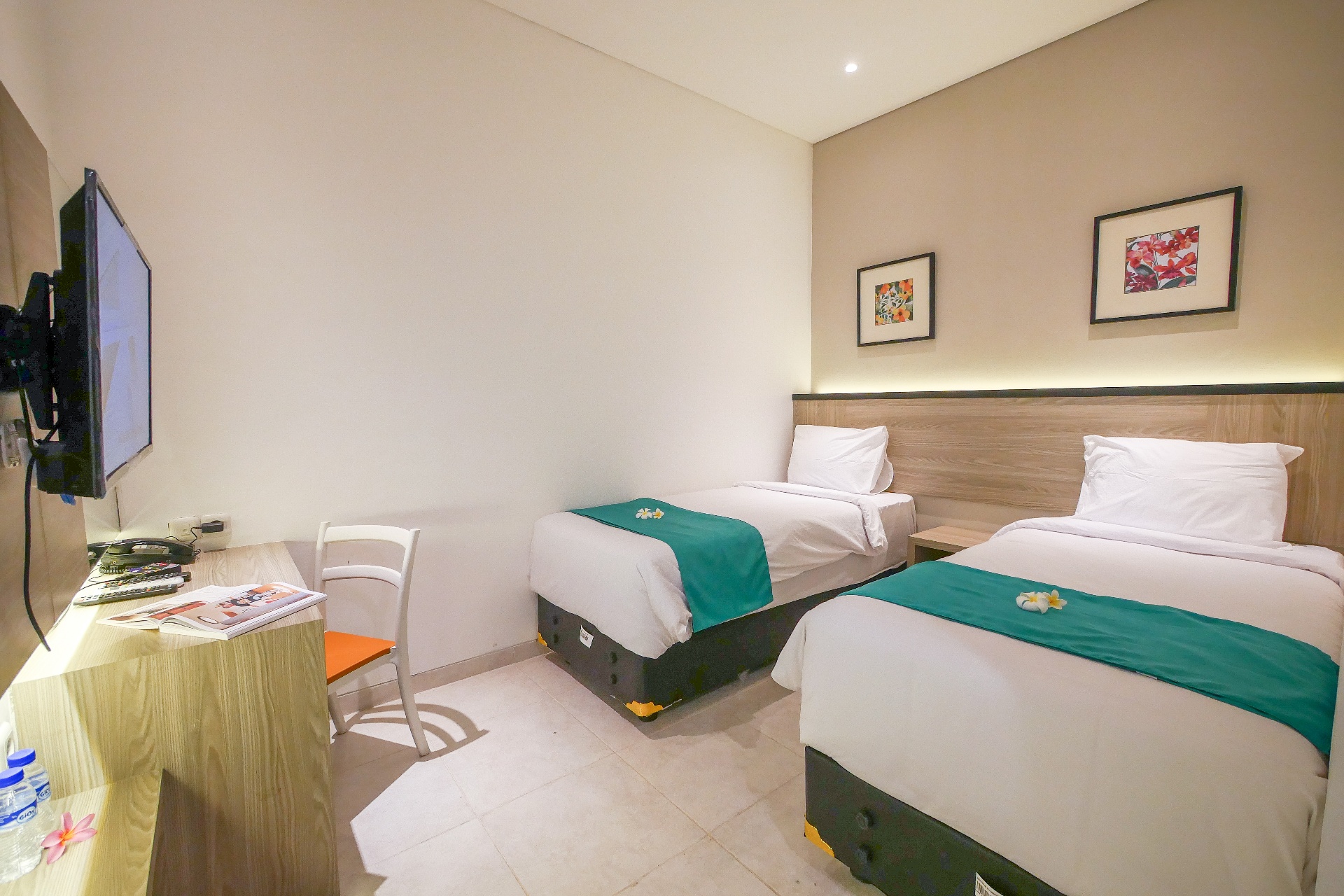 Clean Cozy Fully Furnished Room — image 3
