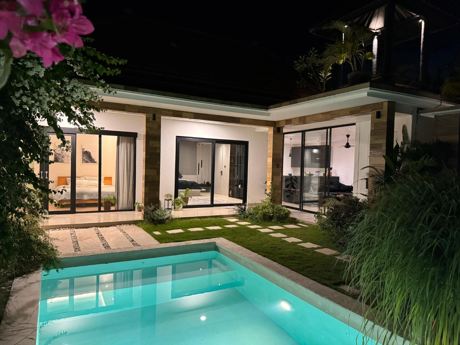 Villa For Rent 2 Bed In Seminyak Badung Bali TN-4117