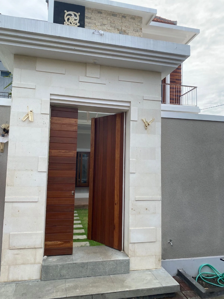 RSK 126- FOR RENT SEMI FURNIHED VILLA IN LEGIAN KUTA — image 2