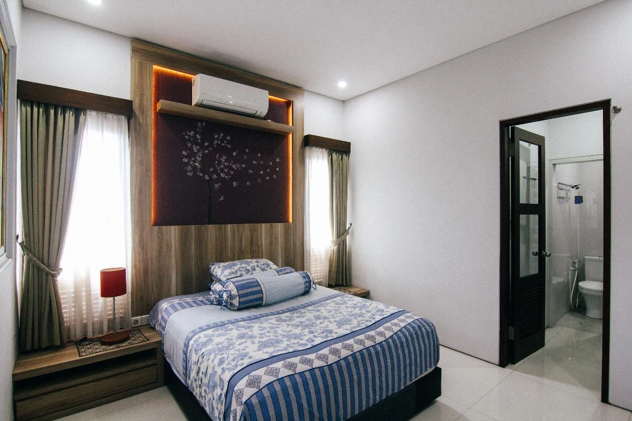 Modern House For Rent 4 Bed In Padangsambian Kerobokan — image 1