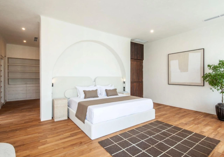 4 BEDROOM LUXURY VILLA IN CANGGU BERAWA — image 4