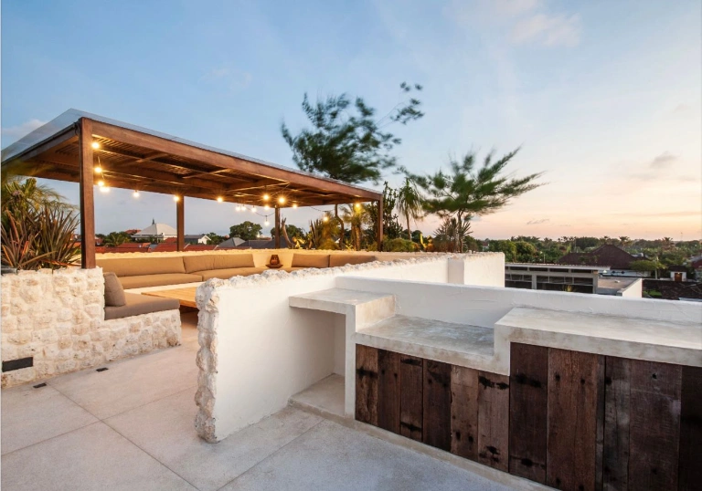 4 BEDROOM LUXURY VILLA IN CANGGU BERAWA — image 2