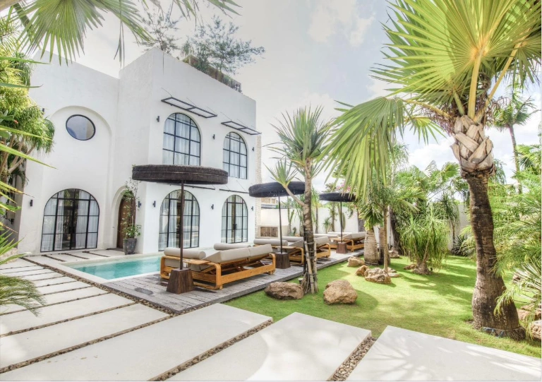 4 BEDROOM LUXURY VILLA IN CANGGU BERAWA — image 1