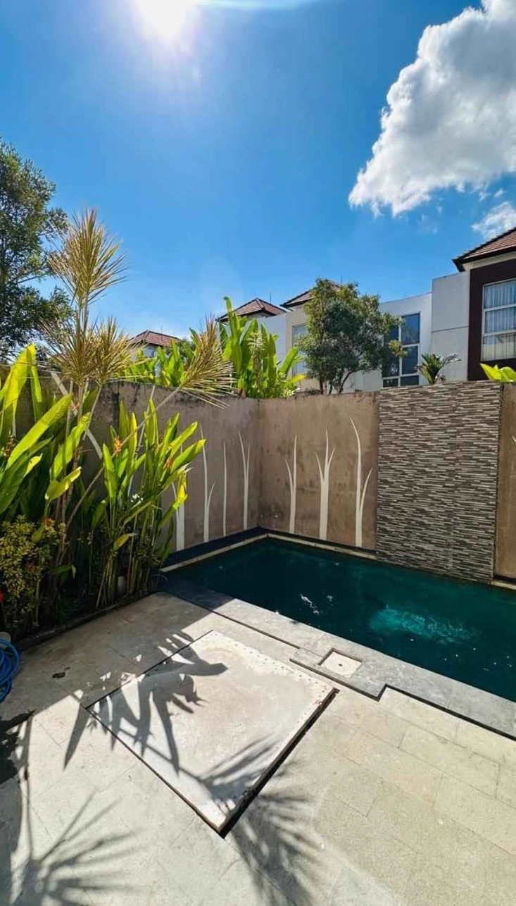 Villa For Rent 2 Bed In Kerobokan Badung Bali — image 1