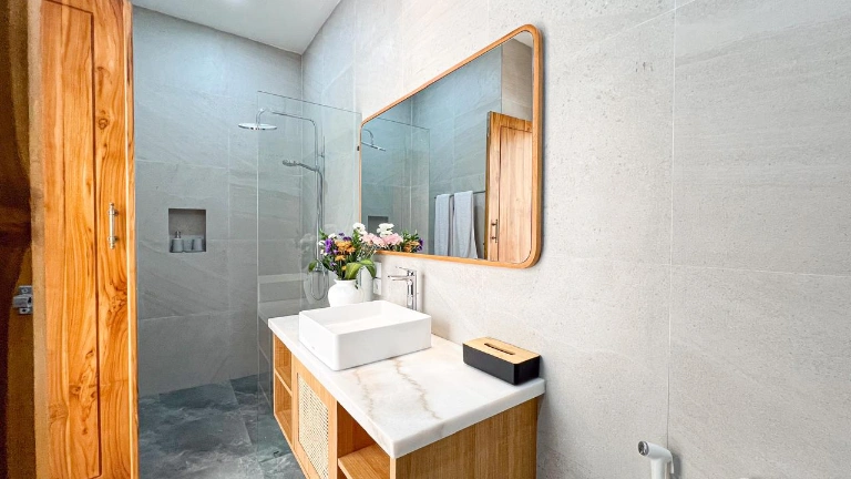 Brand new villa 3 bedrooms side to the kedungu beach — image 3