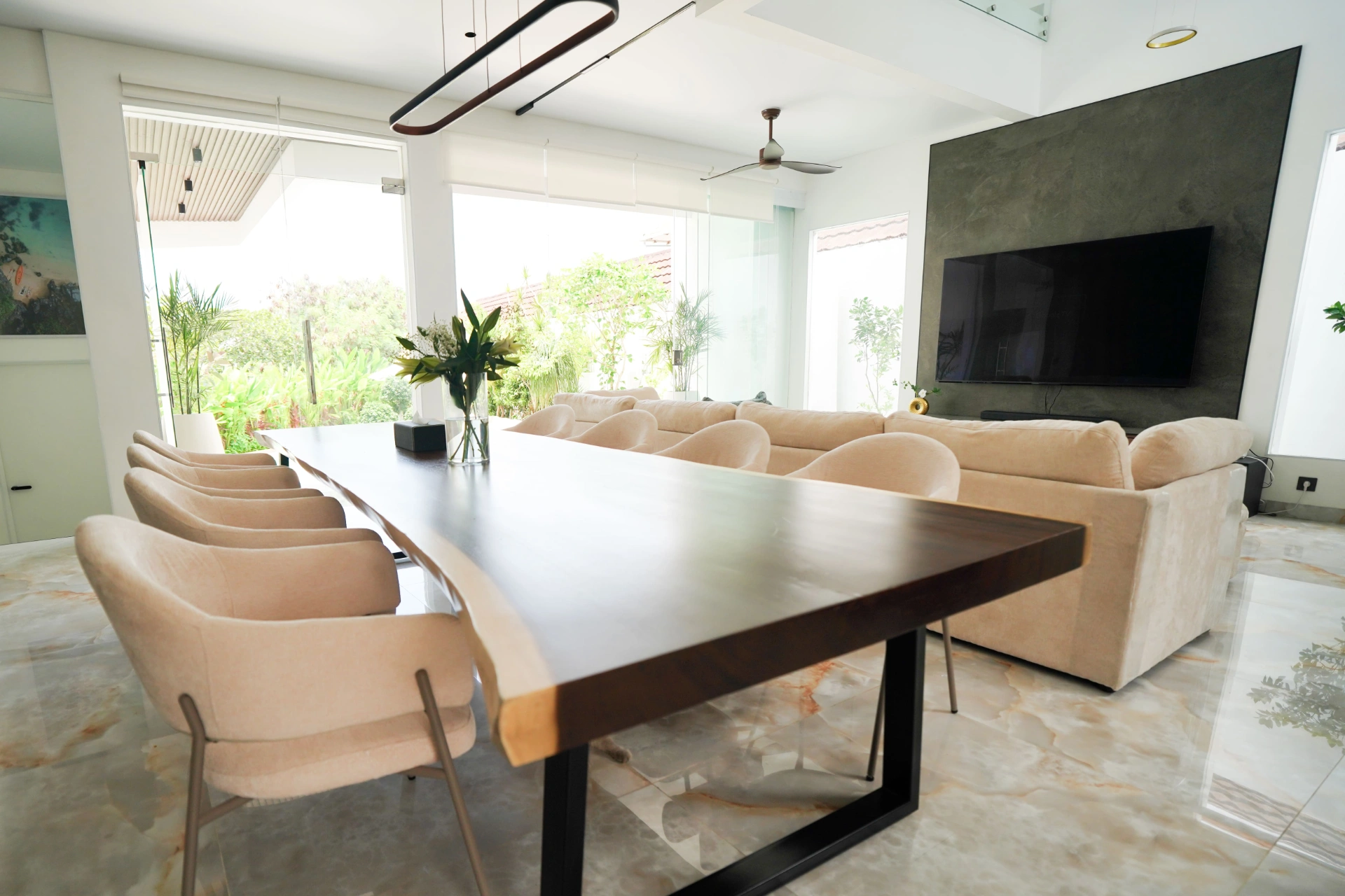 5BR Contemporary Villa in Kerobokan — image 1