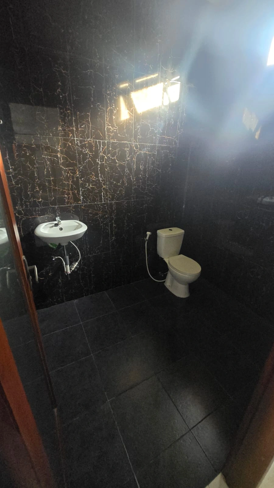 Freehold Brand new villa 2 bedrooms side to the Kedungu beach — image 4