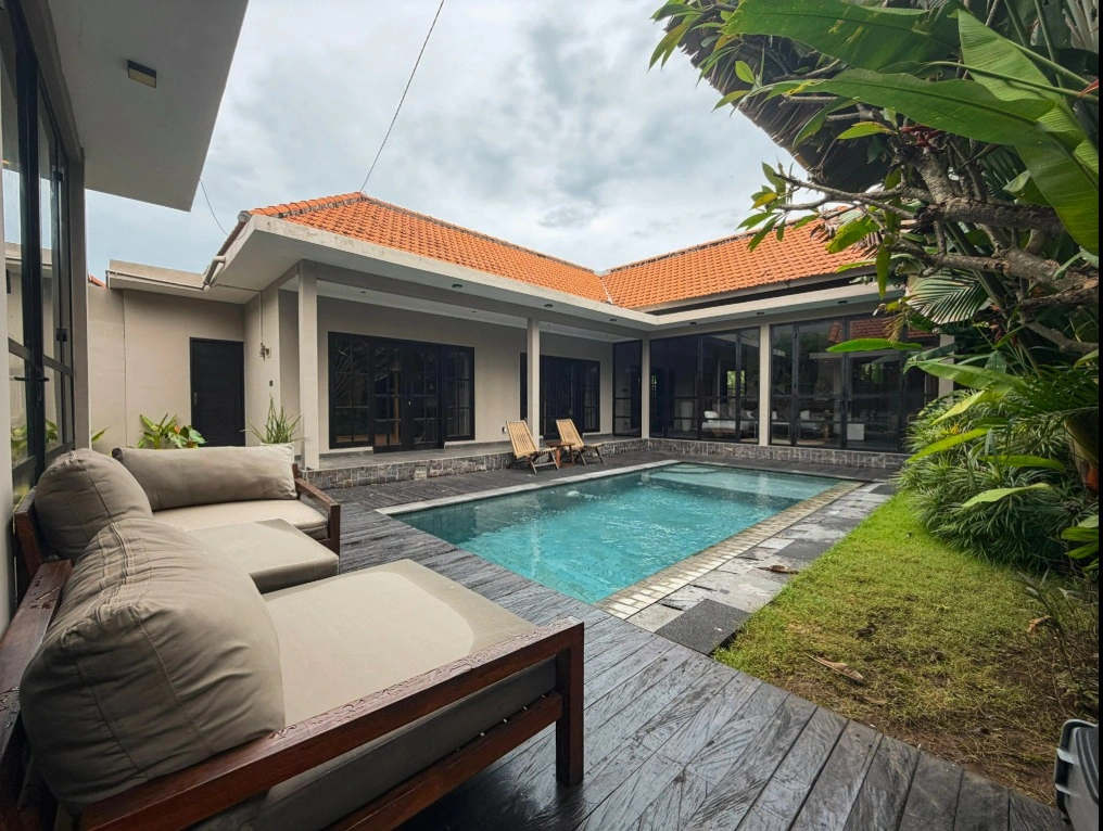 3BR Villa for Rent – Batu Bolong Canggu