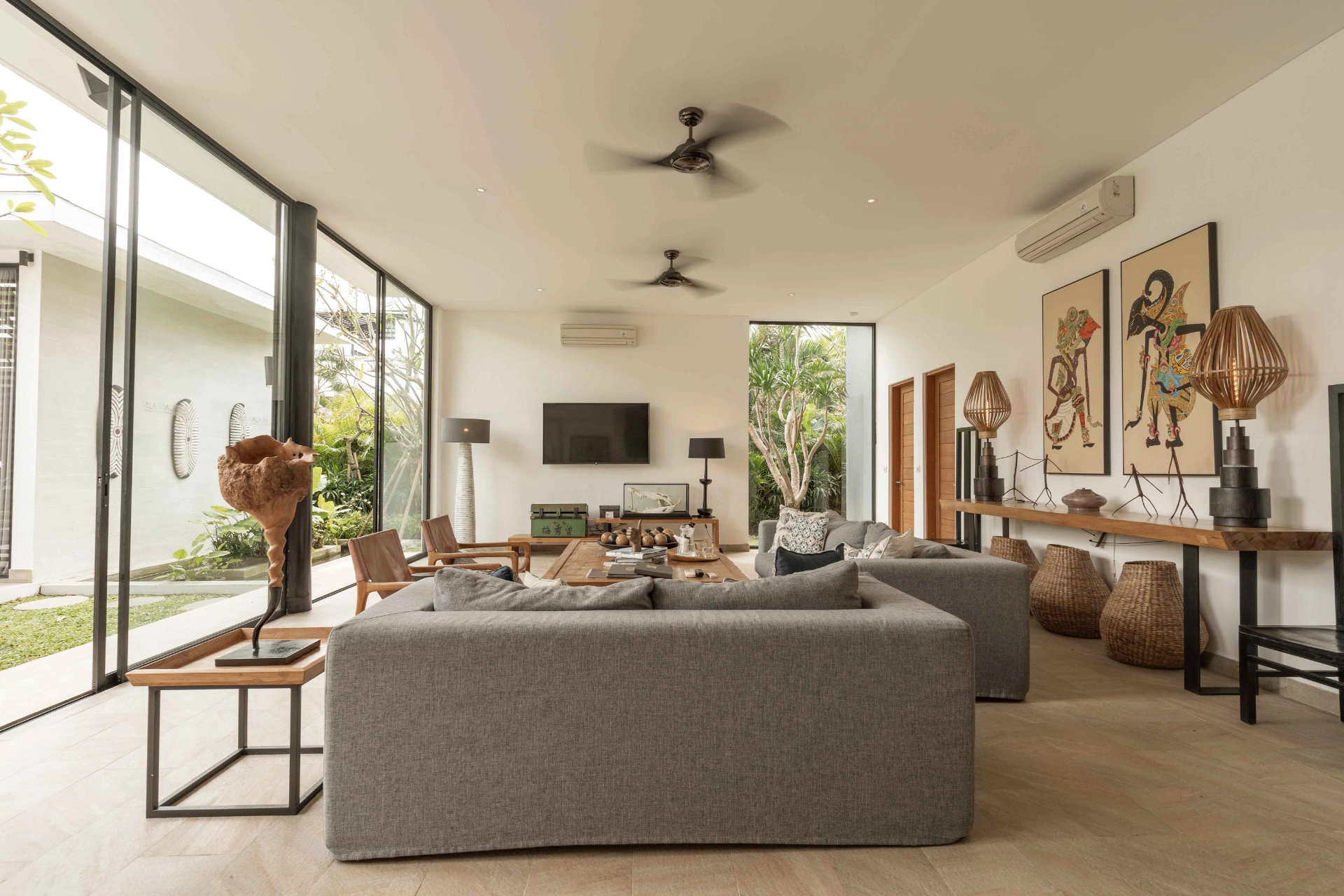 4BR Beachside Island Villa in Berawa — image 1