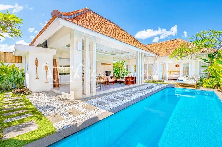3BR VILLA FOR RENT AT UMALAS | IP