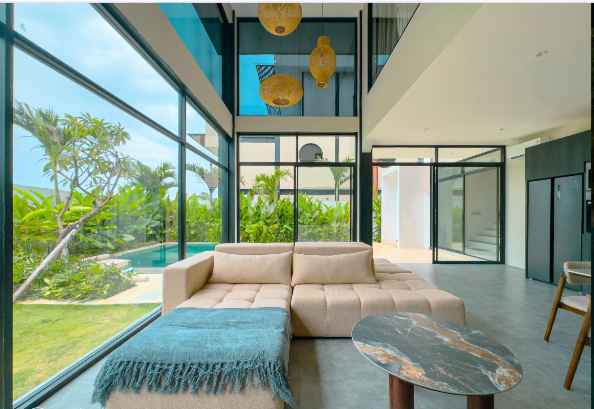 THE OCEAN-VIEW ROOFTOP: 300m to the Beach & Pool & Jacuzzi — image 1