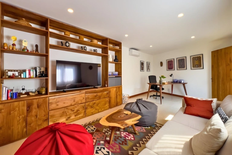 LEASEHOLD 3BR Combined Joglo & Modern Architecture Villa - Prime Location — image 3