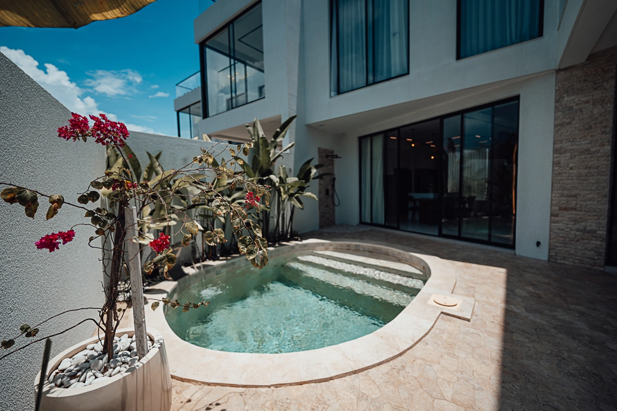Stunning 3BR Rooftop Villa w/Ocean & Sunset Views — image 4