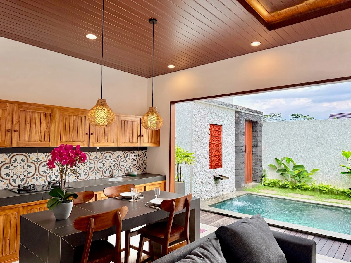 Moonlight Heaven Stylish 2-BR Pool villa near Ubud — image 2