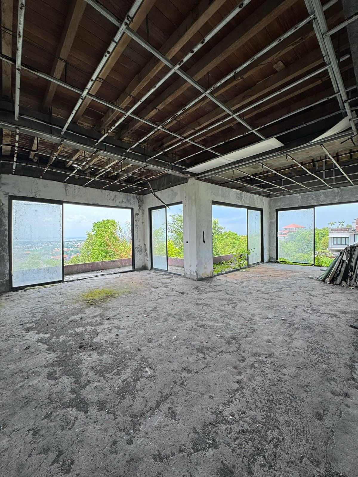SALE VILLA FOR RENOVATION — image 3