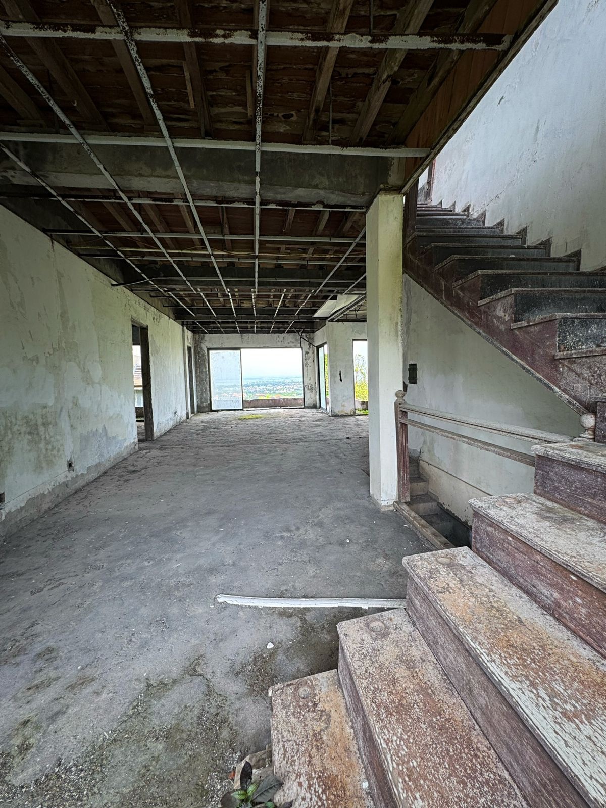 SALE VILLA FOR RENOVATION — image 2
