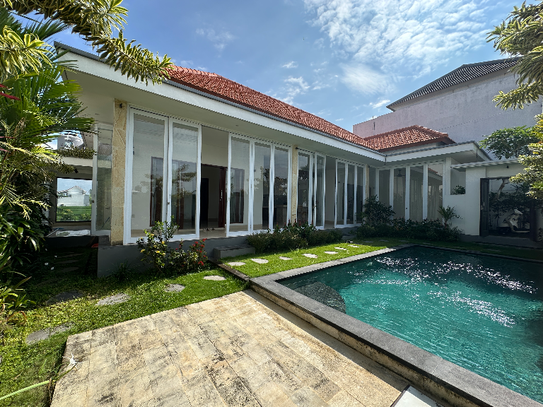 2 bedroom villa unfurnished Pererenan