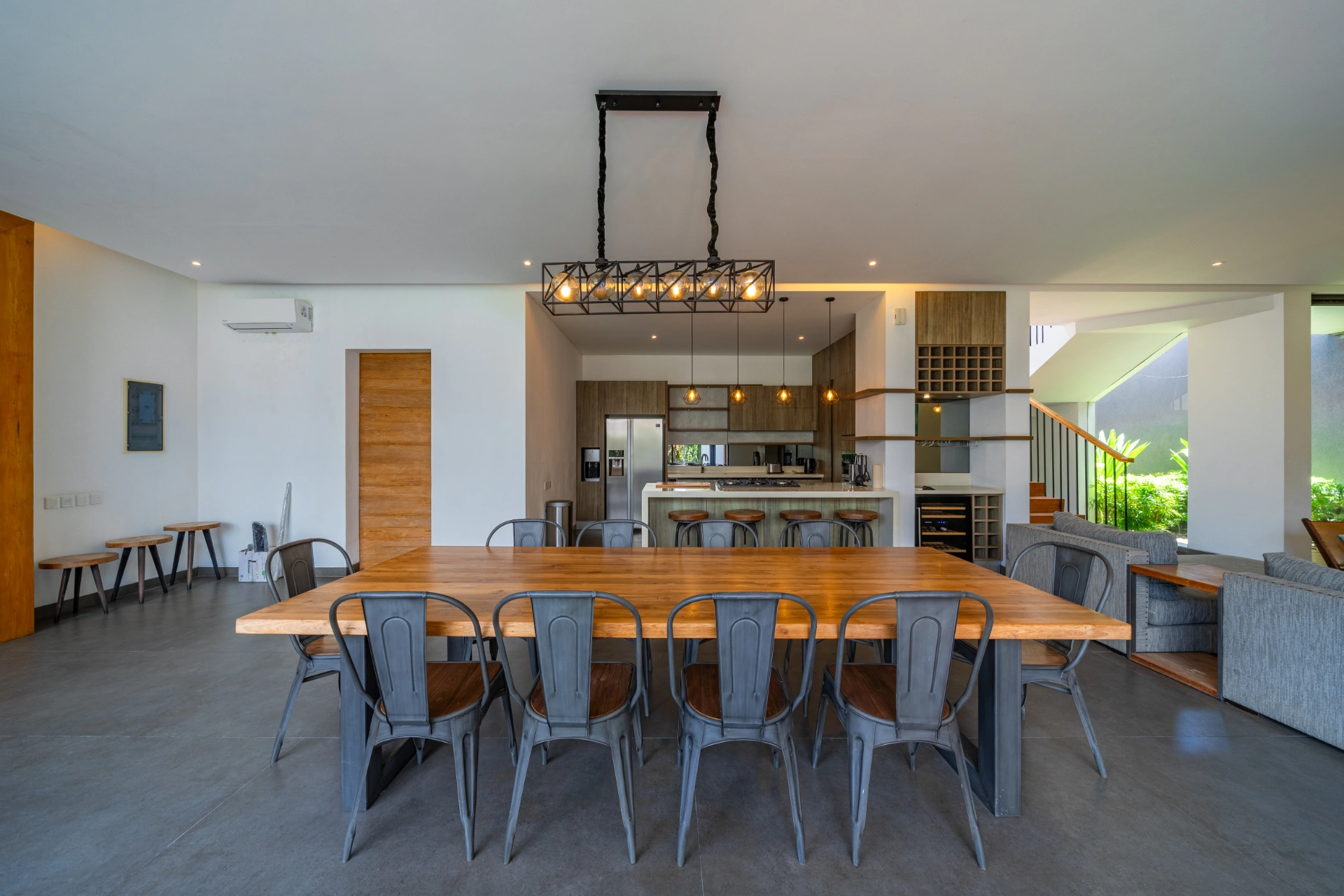 Villa Nampara - Modern 4-Bedroom Villa with Rice Field View in Cemagi — image 4