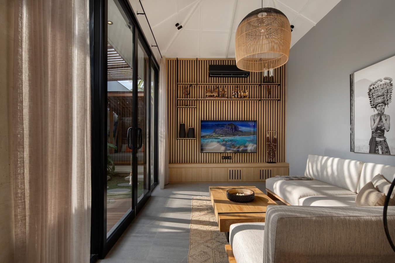 Elegant Uluwatu 3BR Villa | Near Beaches & Pool in Jimbaran, Bali — image 7
