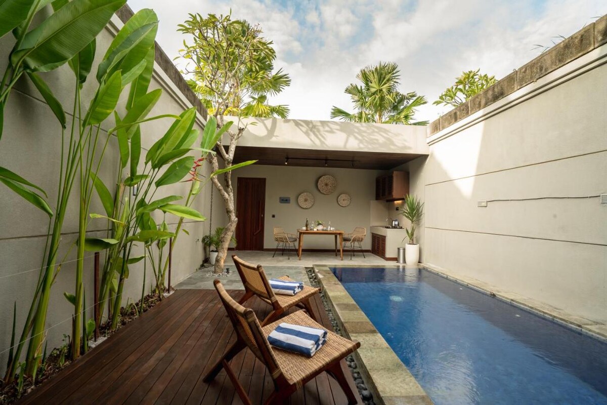 Simple Minimalist Calm 1 Bedroom Private Villa in Canggu — image 2