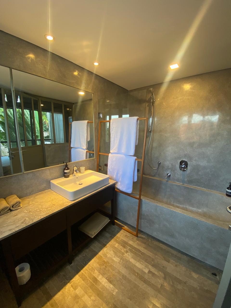 Modern 2-Bedroom Villa with Private Office for Yearly Rental in Umalas — image 4