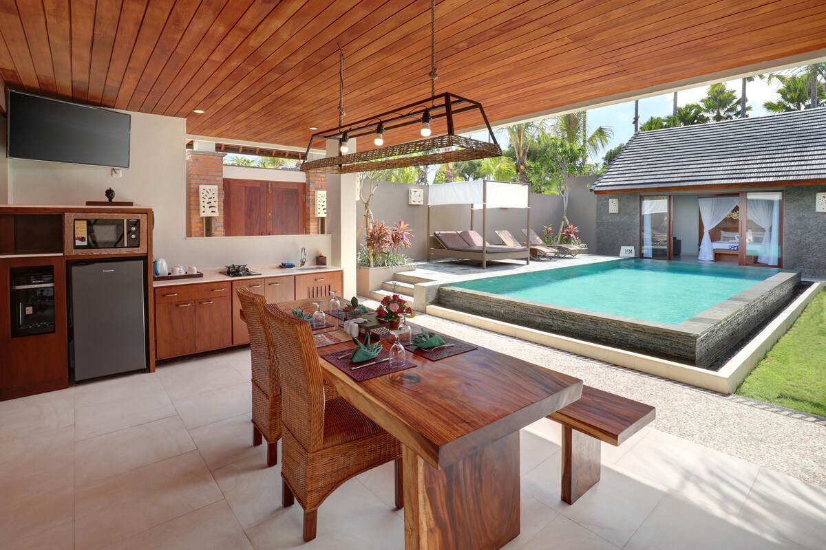 Tropical Hideaway Suite 2 Bedroom Private Villa in Jimbaran — image 1