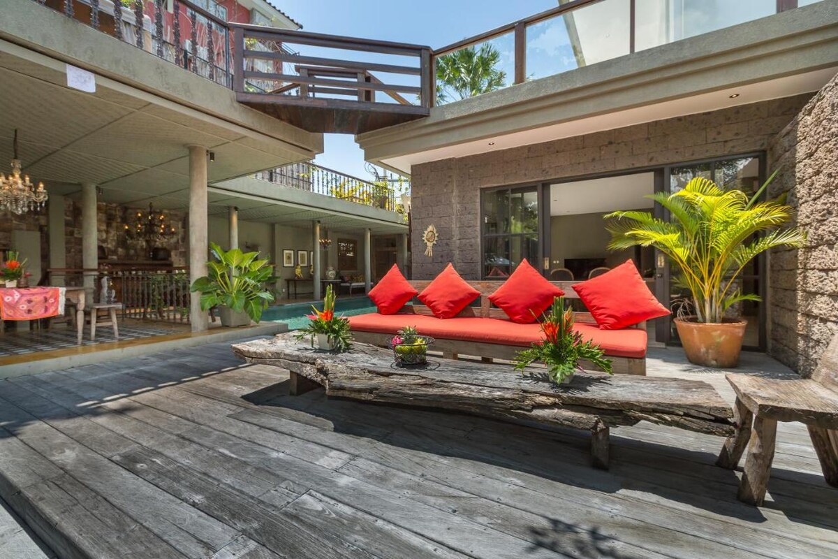 Vintage Luxe Sanctuary 3 Bedroom Private Villa in Canggu — image 5