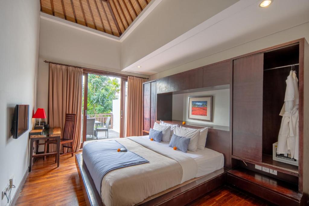Luxe Amenity Retreat 3 Bedroom Private Villa in Canggu — image 3