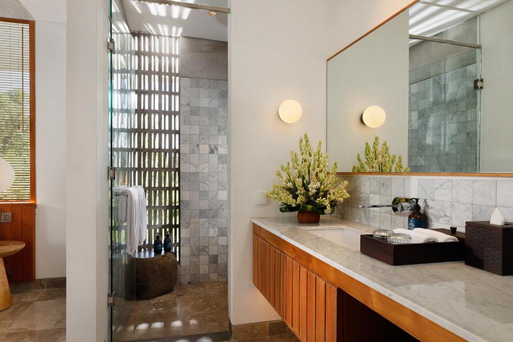 Tropical Garden Estate 7 Bedroom Private Villa in Canggu — image 8