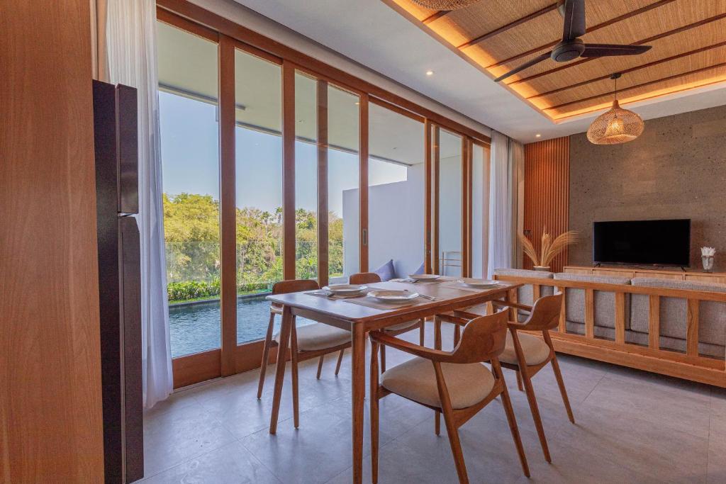 Rice Field Sanctuary 2 Bedroom Private Villa in Canggu — image 9