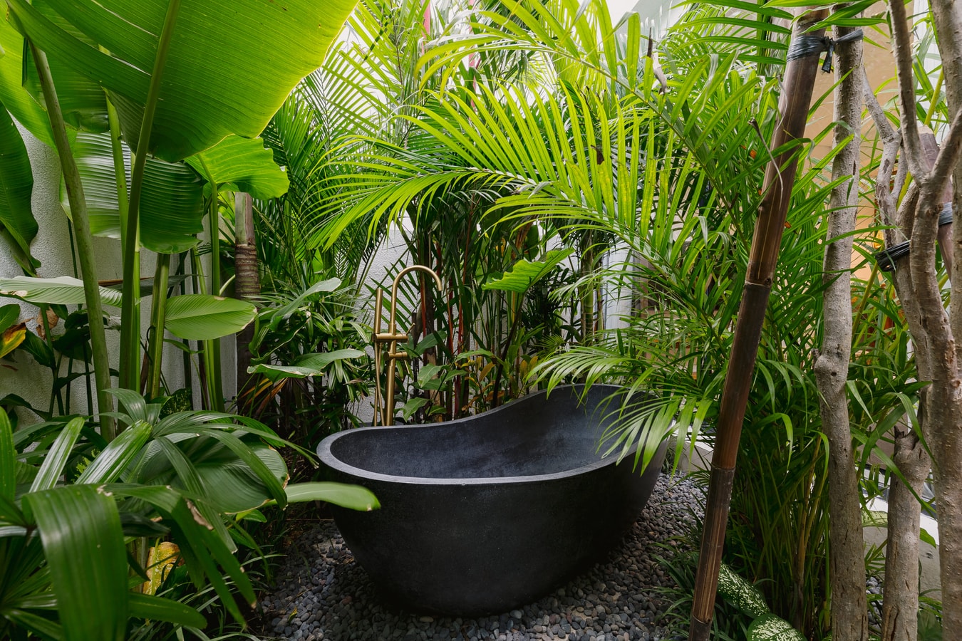 Suite with Bathtub & Garden in Canggu, Bali — image 7