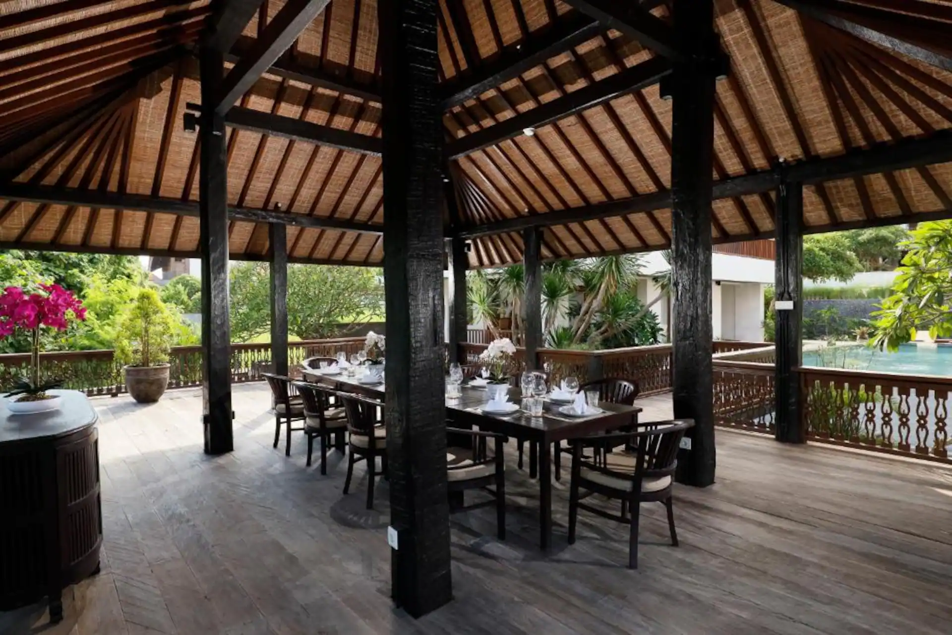 Vibrant Poolside Energy 6 Bedroom Private Villa in Canggu