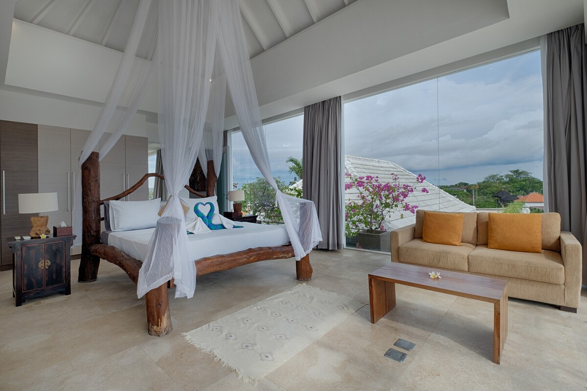Luminous White Sanctuary 3 Bedroom Private Villa in Canggu — image 7