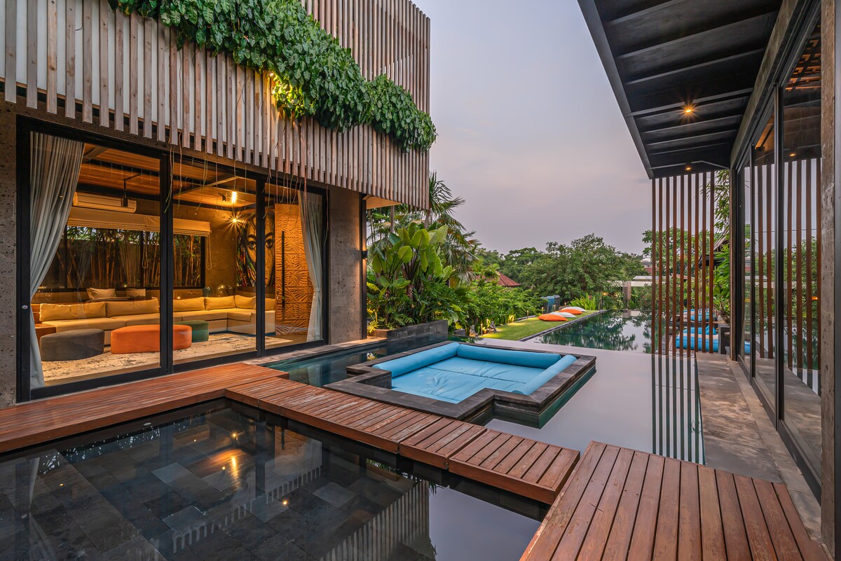 Yeh Gangga — 8BR Villa Rental in Pererenan — image 1