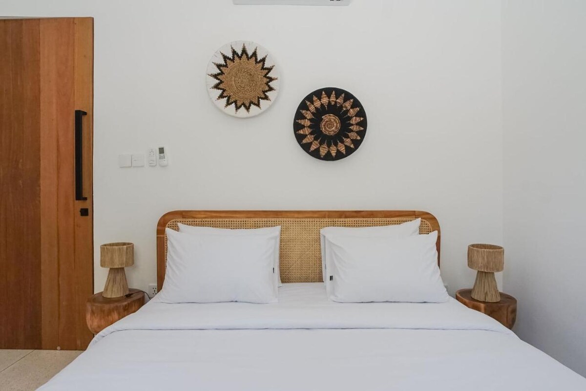 Sleek Designer Retreat 4 Bedroom Private Villa in Canggu — image 7