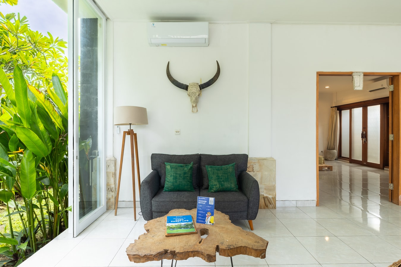 Casa Sweet Lips - 3BR Villa with Pool, Canggu in Pererenan, Bali — image 19