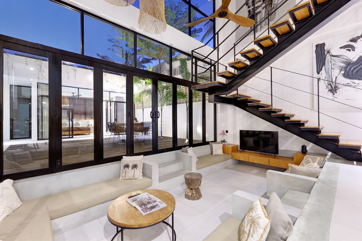 Twin Pool Retreat 4 Bedroom Private Villa in Canggu — image 4