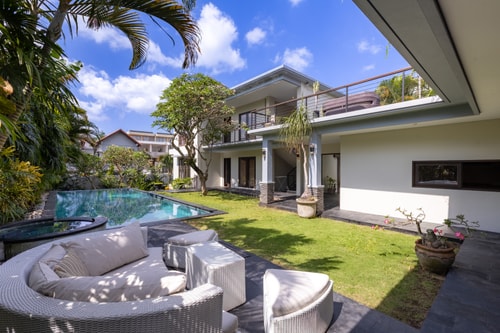 Sanga - 3BR Villa with Pool & Rooftop, Canggu in Pererenan, Bali — image 1