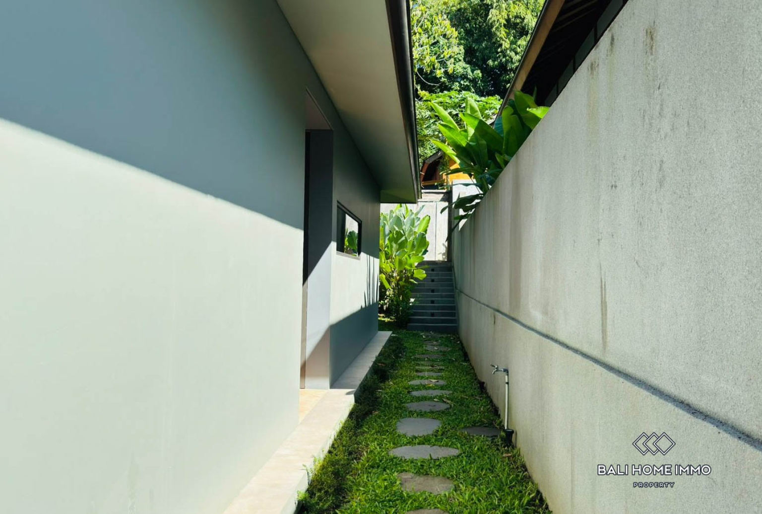 1 BEDROOM JUNGLE VIEW VILLA FOR RENT IN UBUD — image 11