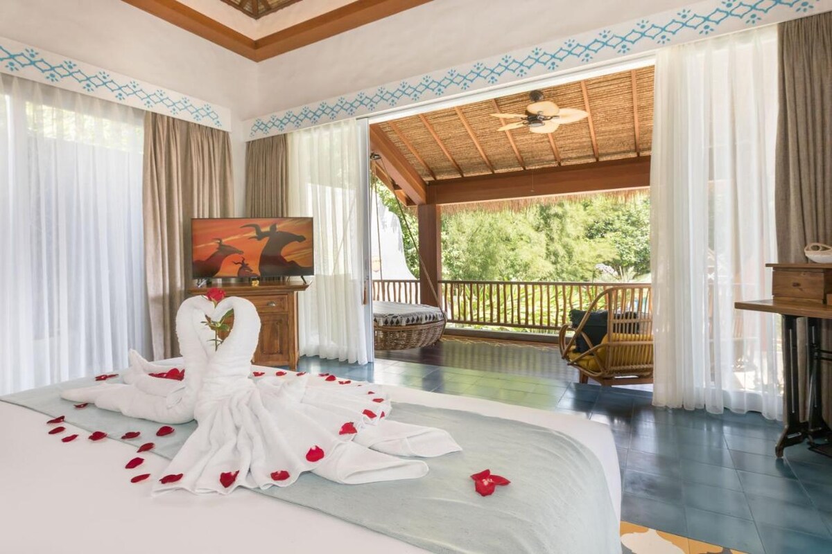Teakwood Lush Retreat 2 Bedroom Private Villa in Canggu — image 10