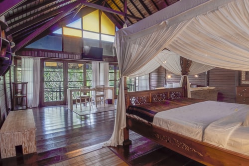 Luxe Spacious 5 BR Villa in the heart of Seminyak in Canggu, Bali — image 6