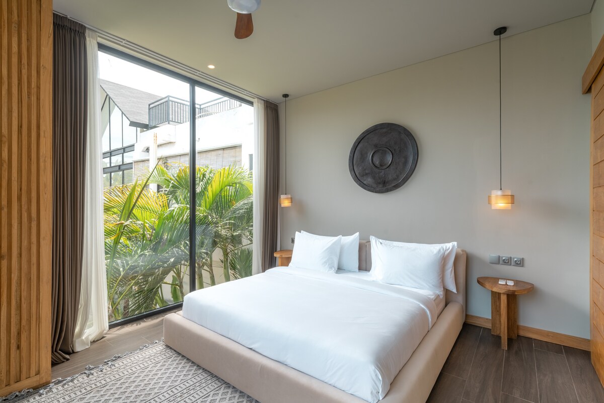 Amanora — 5BR Villa Rental in Canggu — image 4